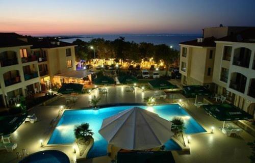Paradise Bay Hotel Поморие Экстерьер фото