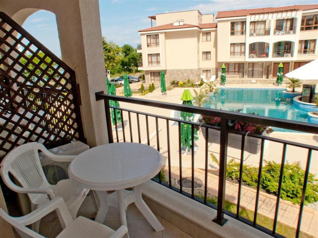 Paradise Bay Hotel Поморие Экстерьер фото
