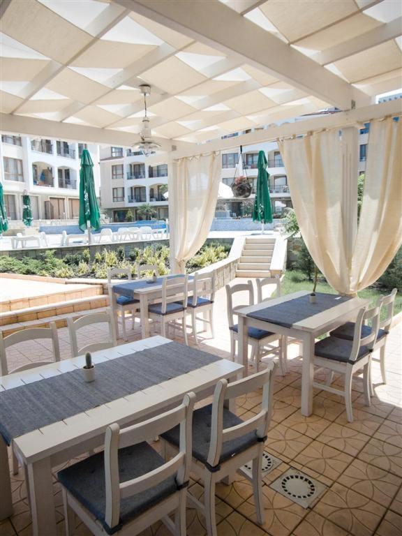 Paradise Bay Hotel Поморие Экстерьер фото