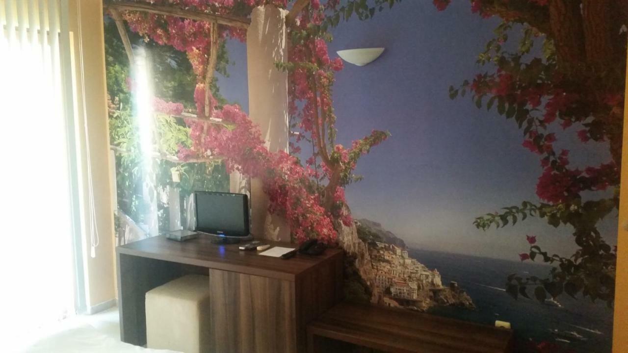 Paradise Bay Hotel Поморие Экстерьер фото